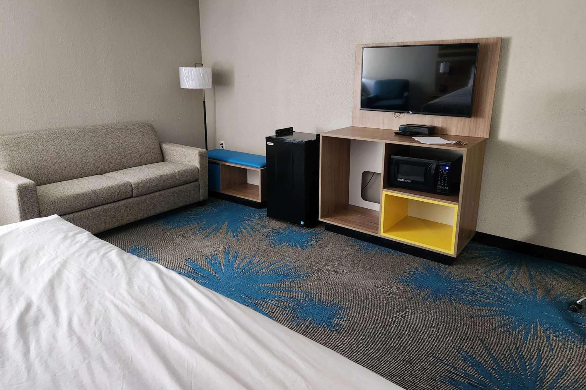 Days Inn By Wyndham דבנפורט מראה חיצוני תמונה